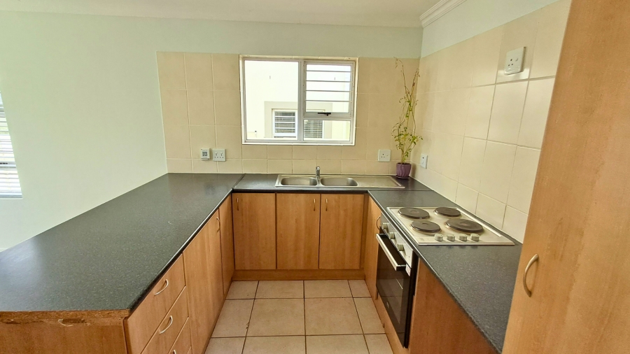 To Let 2 Bedroom Property for Rent in Somerset West Western Cape